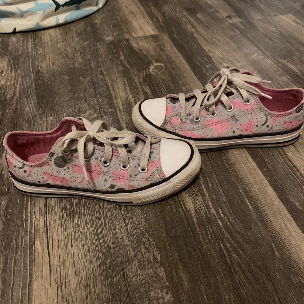 Girls youth size 1 converse sneakers